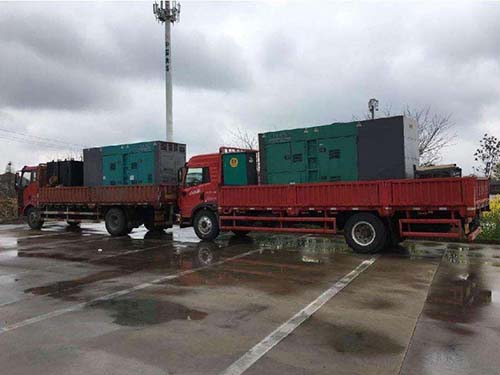 长武涂抹密封胶后，需要等待多长时间才能安装水冷式机油散热器密封件？